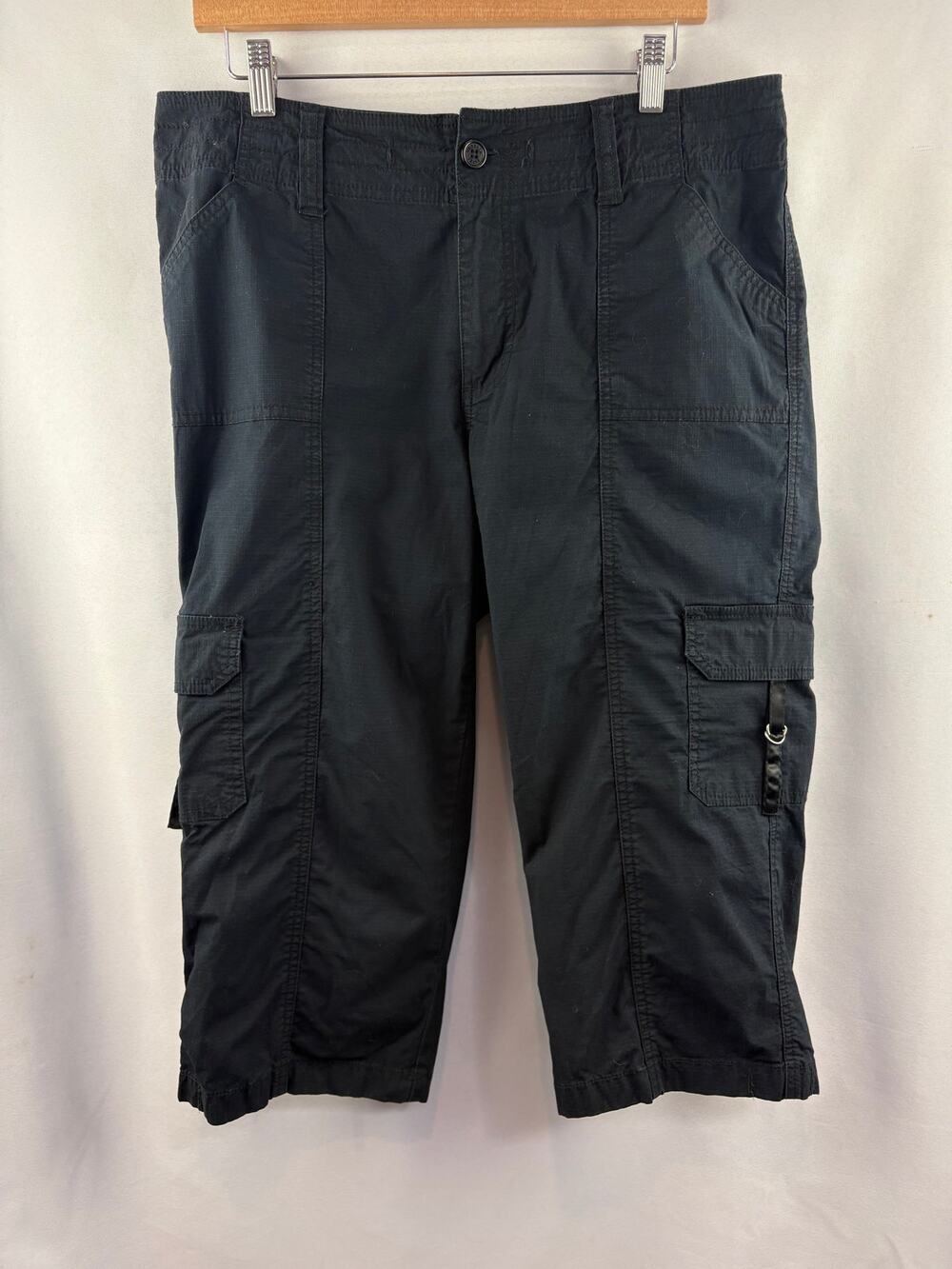 Women’s Venezia Size 14 Black Cargo Capris